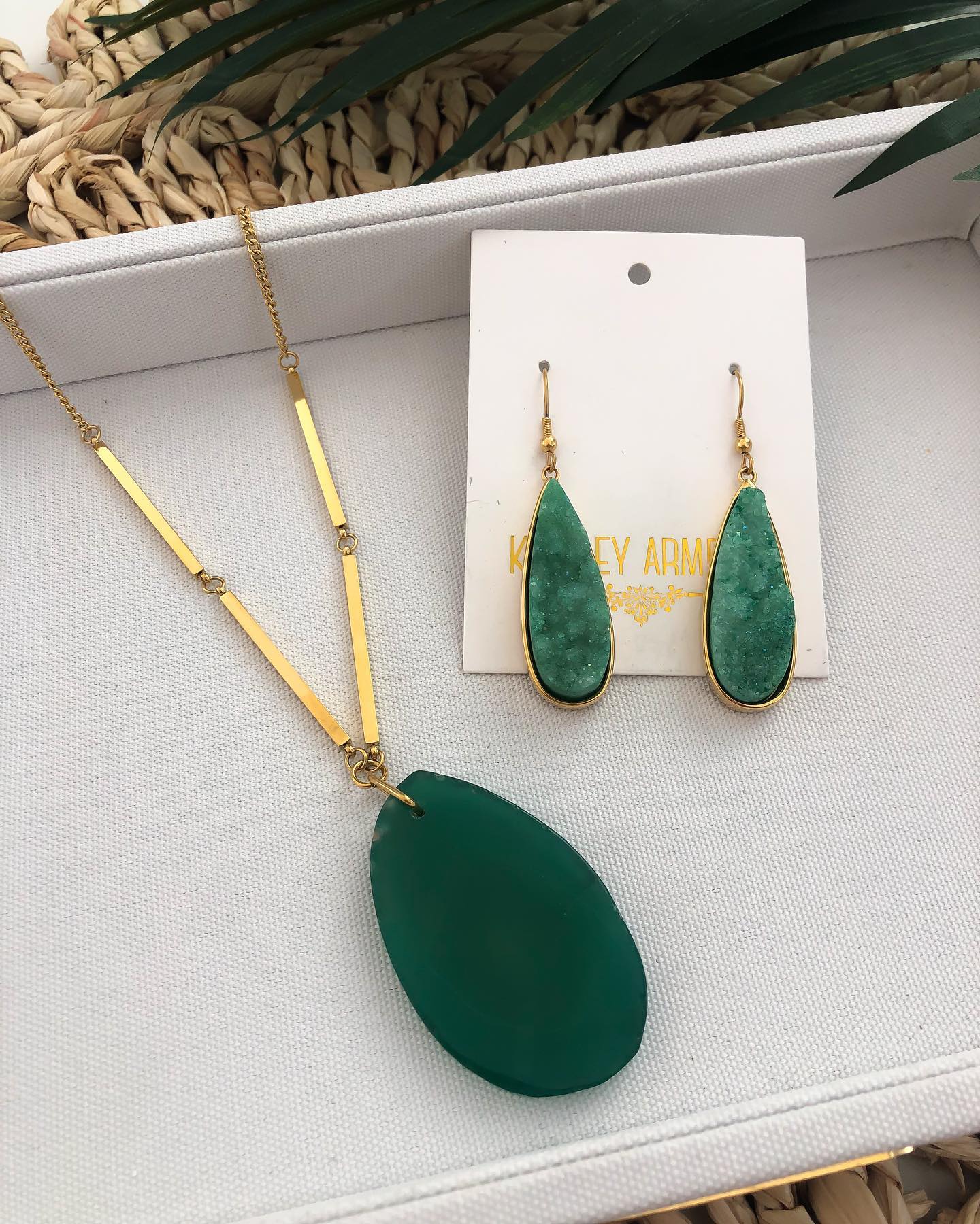 Jade hot sale necklace set